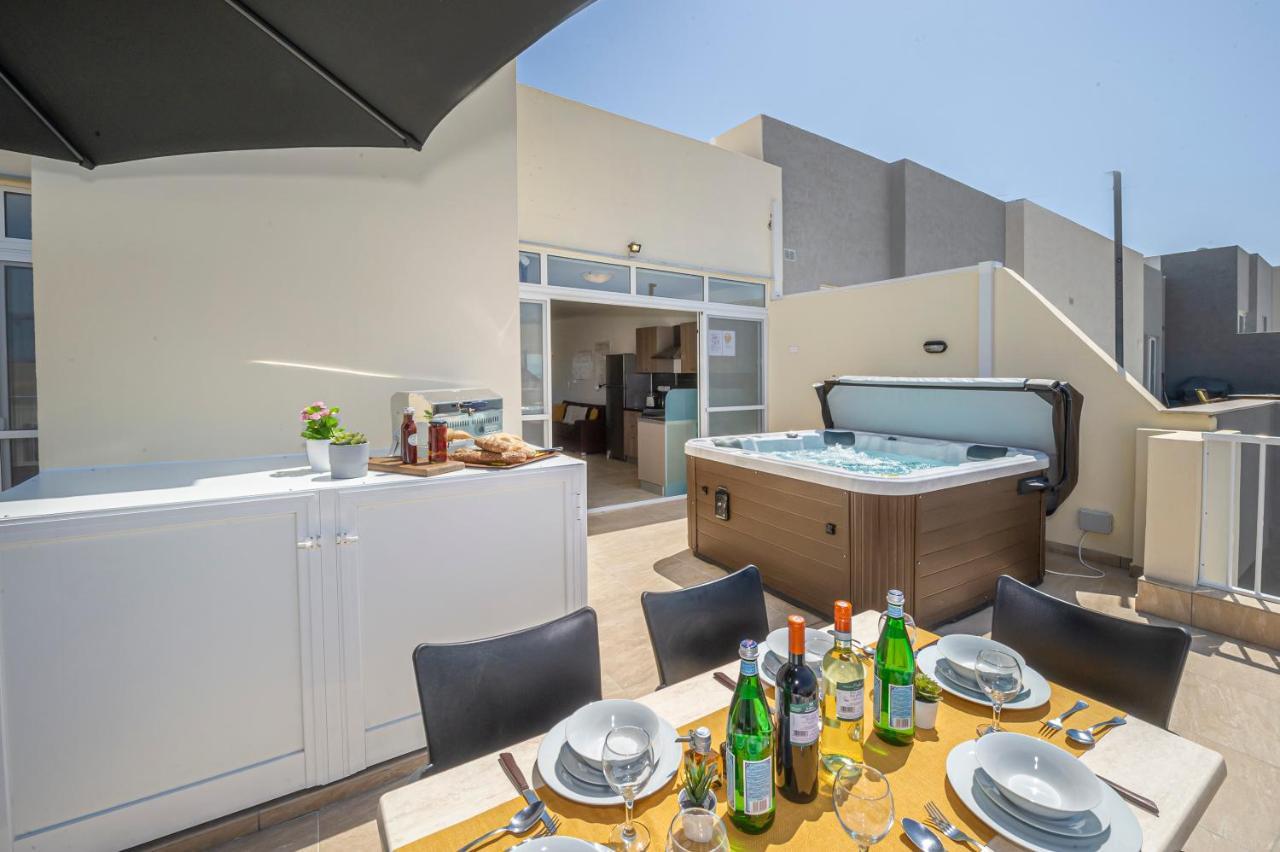 Summer Breeze Penthouse With Private Hot Tub & Terrace With Panoramic Views, By Getawaysmalta 멜리에하 외부 사진