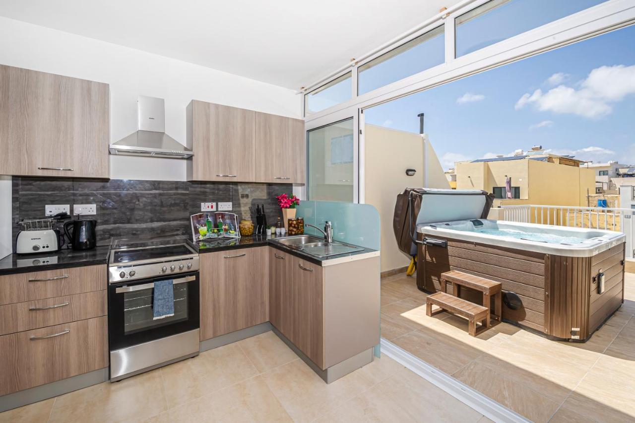 Summer Breeze Penthouse With Private Hot Tub & Terrace With Panoramic Views, By Getawaysmalta 멜리에하 외부 사진